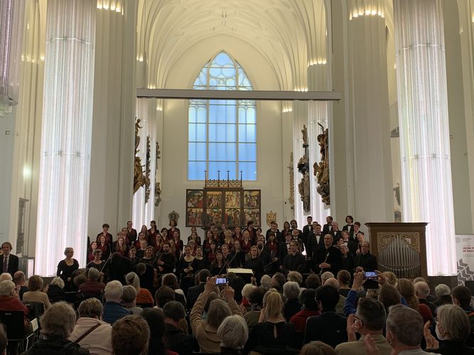 Der Leipziger Universitätschor beim Passionskonzert am 09.04.2022 im Paulinum - Aula und Universitätskirche St. Pauli.