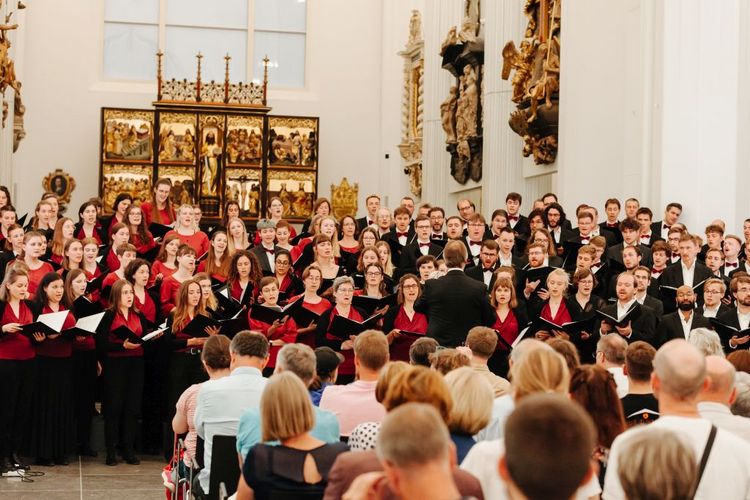 Die Universitätschöre Halle, Leipzig und Jena singen gemeinsam im Paulinum